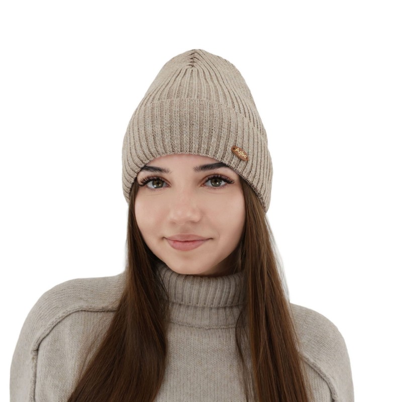 pol_pl_Czapka-zimowa-damska-bezowa-z-welna-merino-Shila-14293_13.jpg